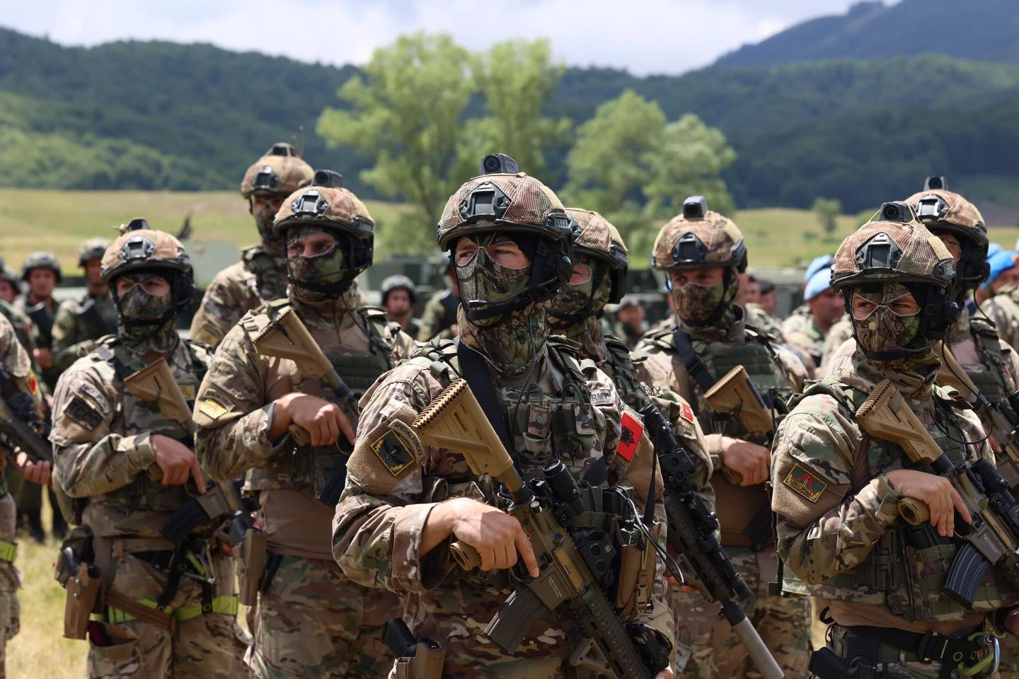 Αλβστρατιωτες