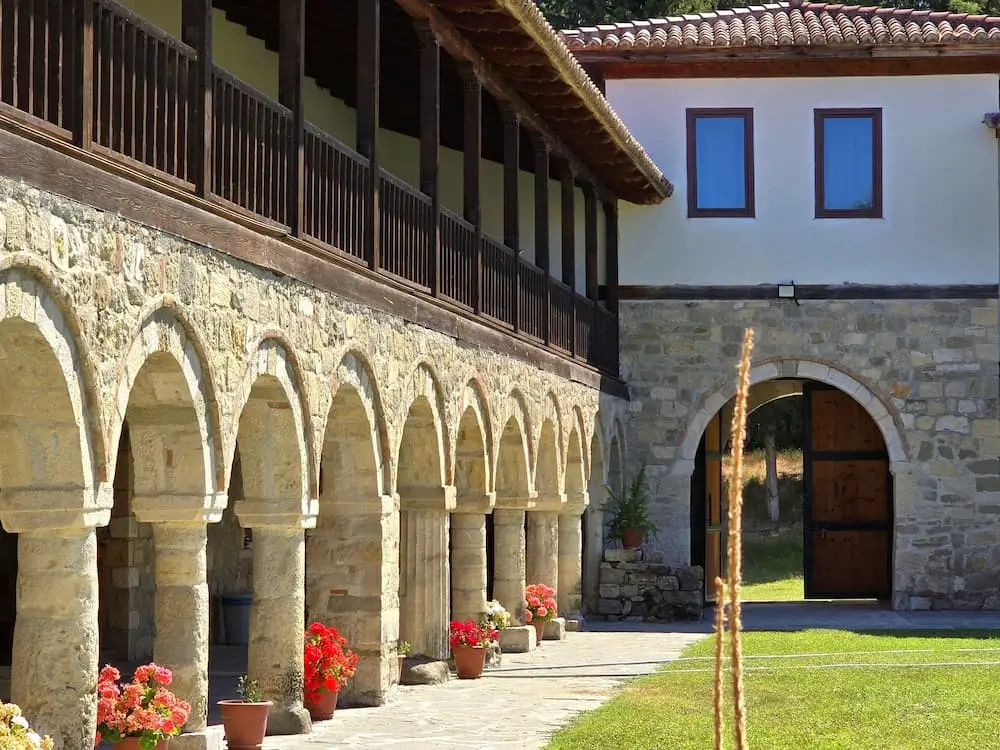 Από την εγκατάλειψη στην αναγέννηση • Himara