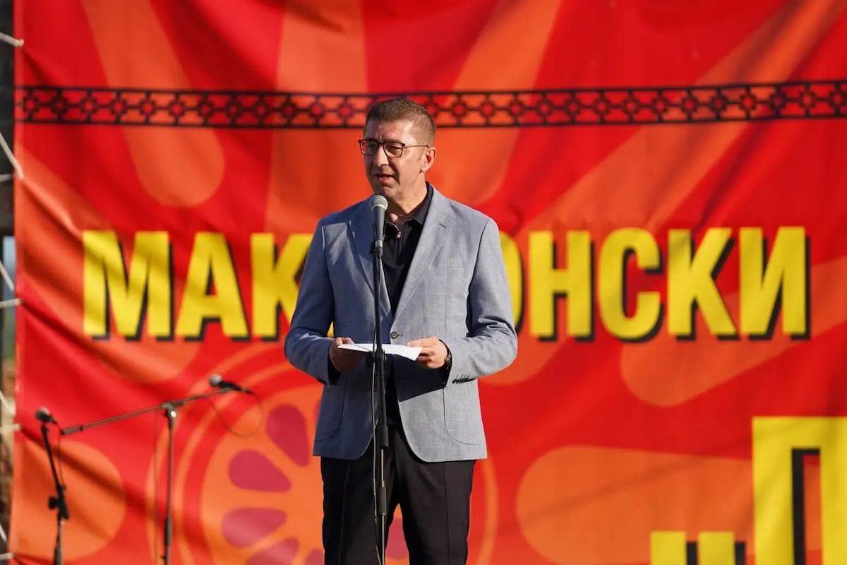 Ο Χρίστιαν Μίτσκοτσκι στο χωριό Πουτσέτς της Αλβανίας