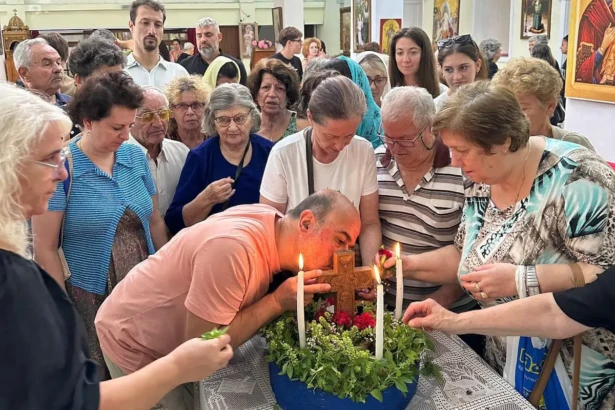 &upsilon;&psi;ώ&theta;&eta;&kappa;&epsilon; &omicron; &Tau;ί&mu;&iota;&omicron;&sigmaf; &Sigma;&tau;&alpha;&upsilon;&rho;ό&sigmaf; &sigma;&tau;&omicron;&upsilon;&sigmaf; &Omicron;&rho;&theta;ό&delta;&omicron;&xi;&omicron;&upsilon;&sigmaf; &nu;&alpha;&omicron;ύ&sigmaf; &tau;&eta;&sigmaf; &Alpha;&lambda;&beta;&alpha;&nu;ί&alpha;&sigmaf;