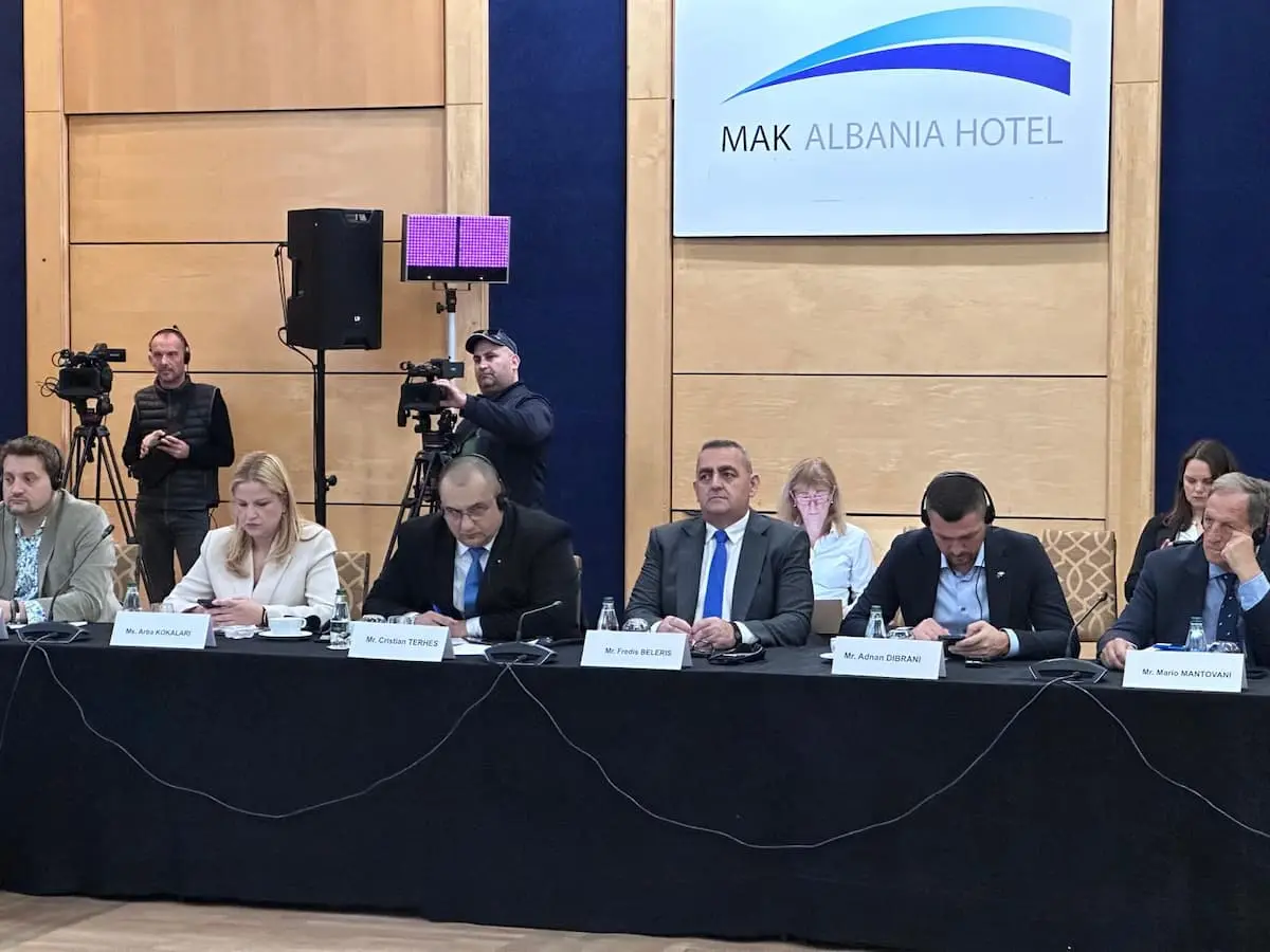 Ο Μπελέρης τα έχωσε στην Αλβανία από τα Τίρανα - μειονότητες και περιουσιακό στο στόχαστρο 1 beleris-tirana-5