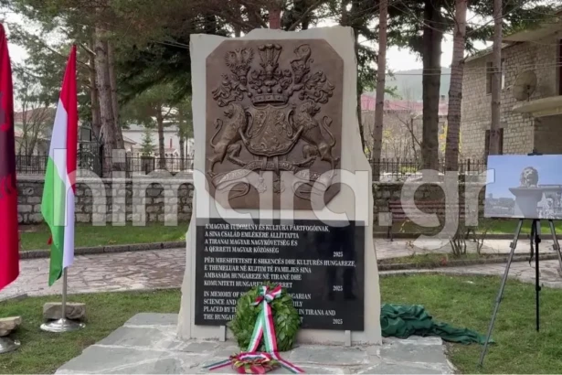 mnimeio-sina-moschopoli