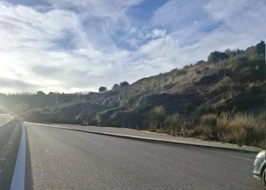 Εκτροπή κυκλοφορίας στην Ιόνια Οδό από Άρτα έως Αμφιλοχία λόγω κατολίσθησης 1 ionia odos katolisthisi