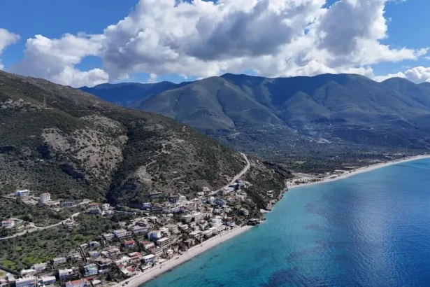 Άποψη της ακτογραμμής του χωριού Κηπαρό της Χιμάρας