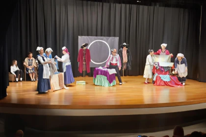 Θεατρική παράσταση για παιδιά από τον Σύλλογο Απανταχού Τριγλιανών στη Βόρεια Ήπειρο