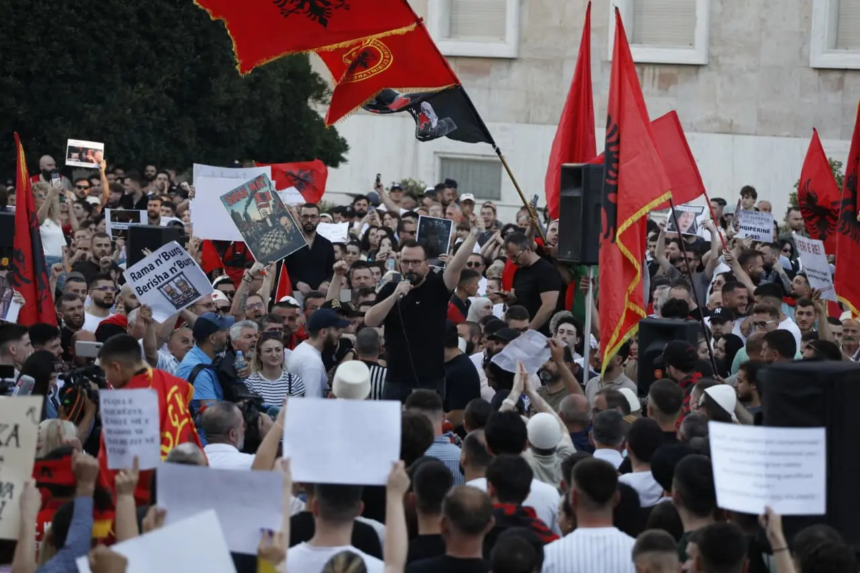 Από τα Τίρανα στη Φρανκφούρτη | Οι διαμαρτυρίες κατά της κυβέρνησης Ράμα περνούν τα σύνορα 1 IMG 9863