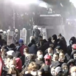 Αλβανία | Η αστυνομία πυροβολεί με σφαίρες από καουτσούκ κατά διαδηλωτών – «Ράμα, παραιτήσου» φωνάζουν έξω από το υπουργείο Παιδείας 3 IMG 0857